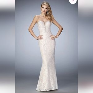 NWT Stunning Strapless La Femme gown with white lace overlay size 0